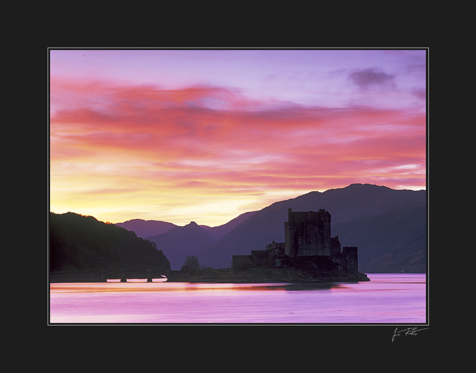 Krvavý úsvit nad Eilean Donan