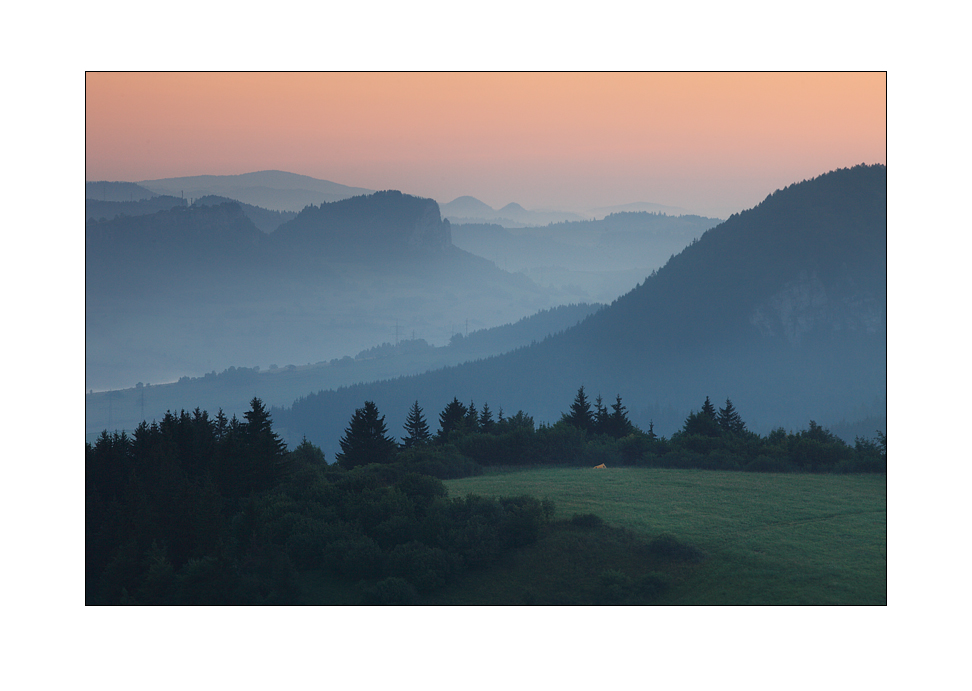 ranní zpráva o třech fotografech